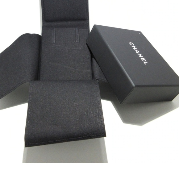 Chanel EUC 2024 Spring long gold necklace w/ blue CC - comes with box, etc. - Picture 6 of 6